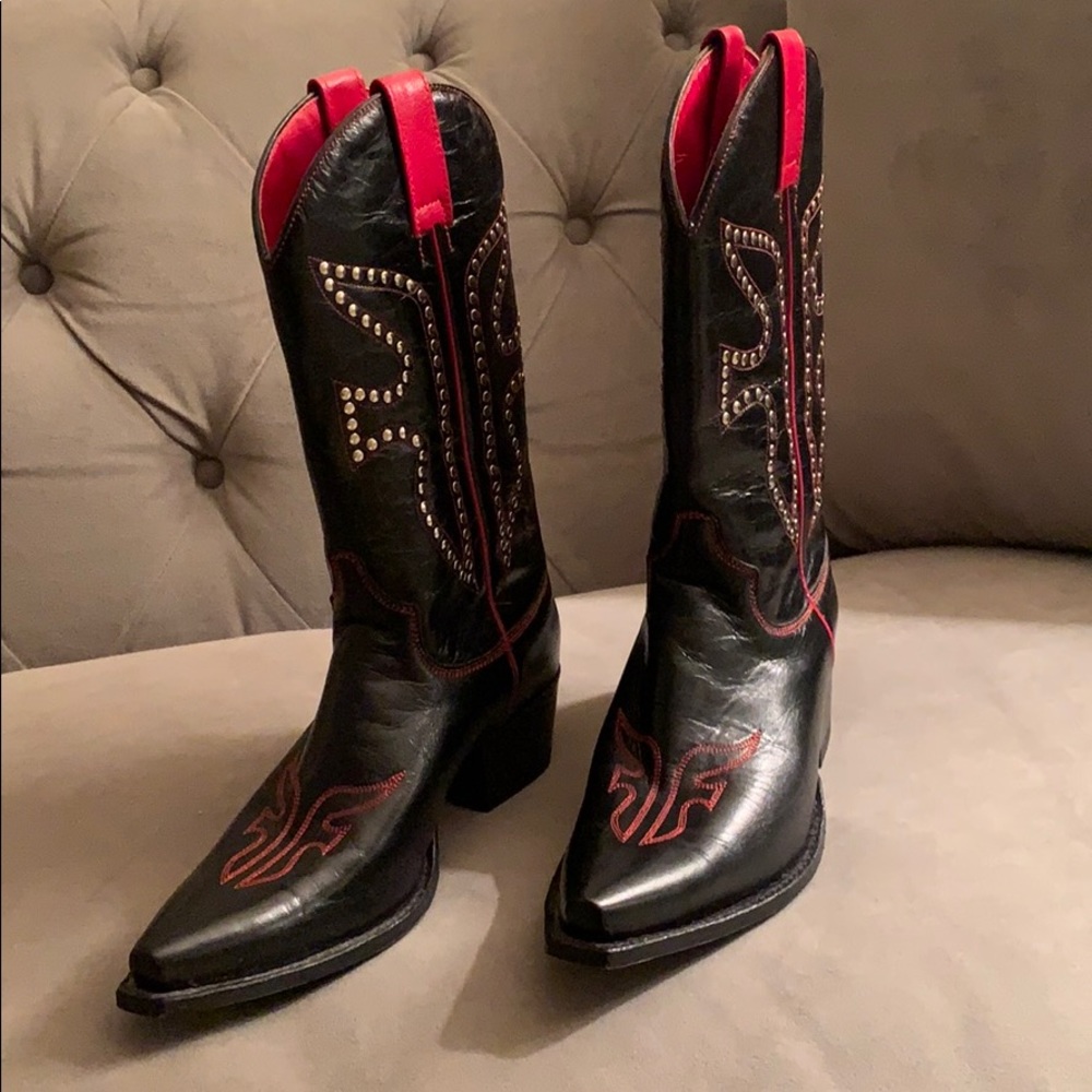 Frye DAISY DUKE Black leather Cowboy Boots.